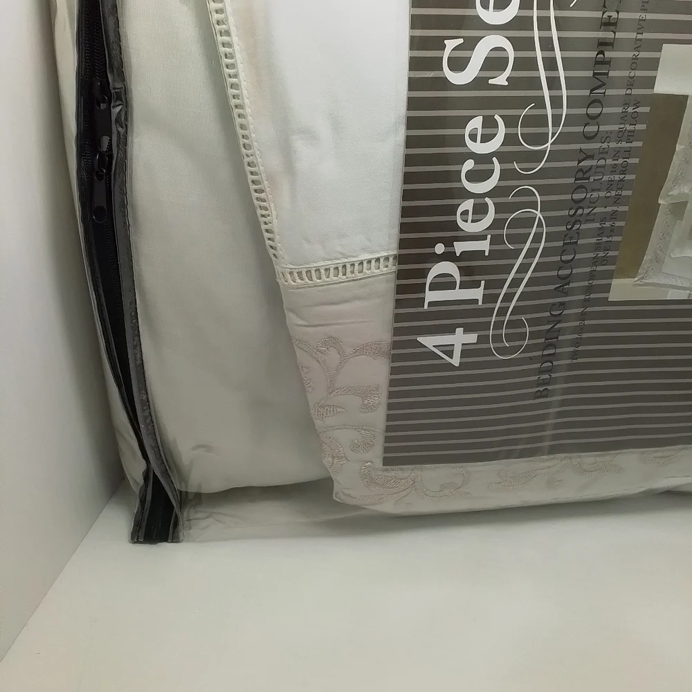 Bedding Pillows and Shams 4 Piece Set NEW